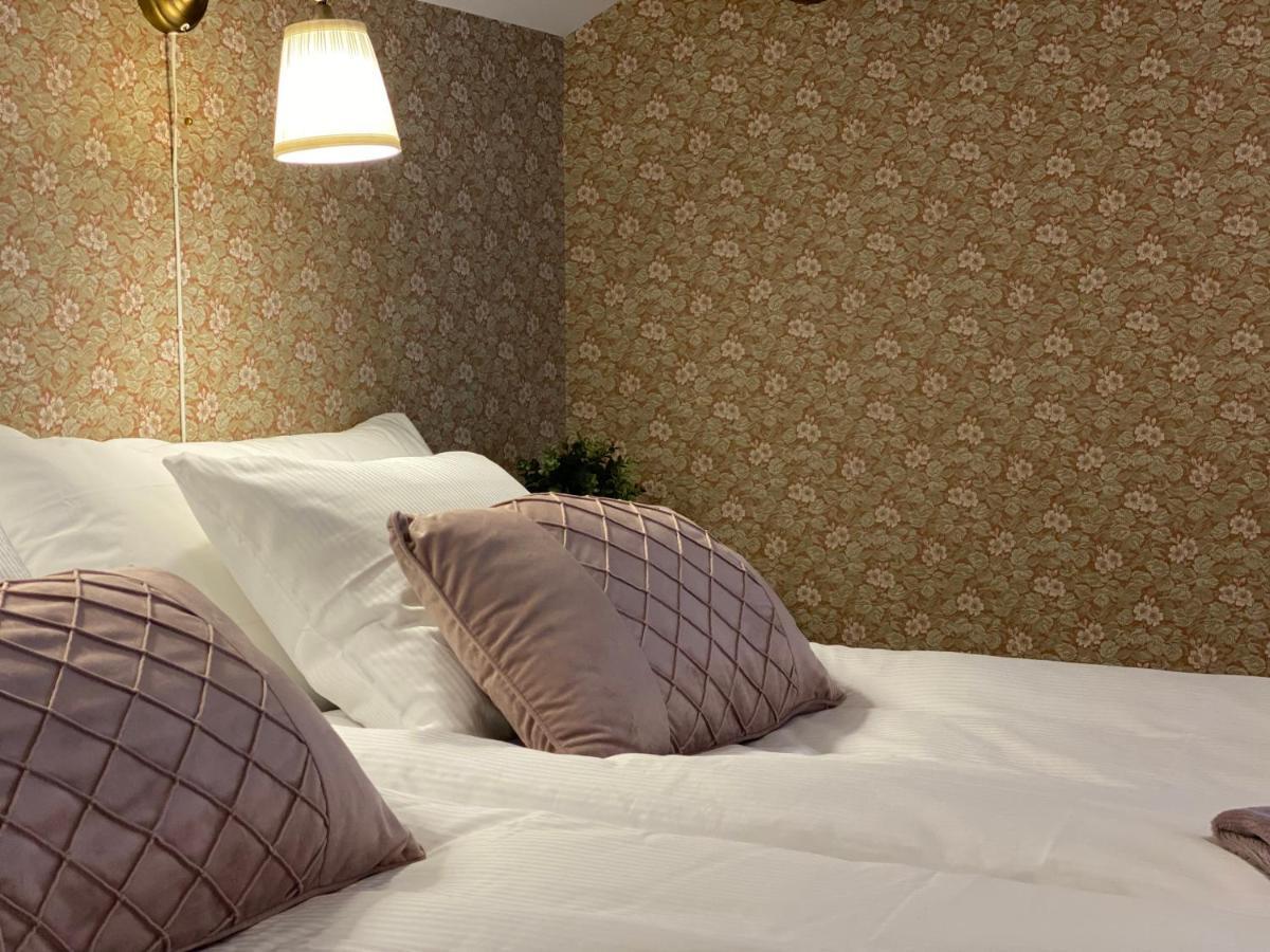 Bredsjoe Gamla Herrgard White Dream Mansion Bed & Breakfast *